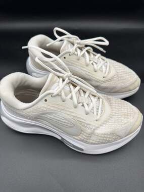 Nike Sneakers - Women’s 8